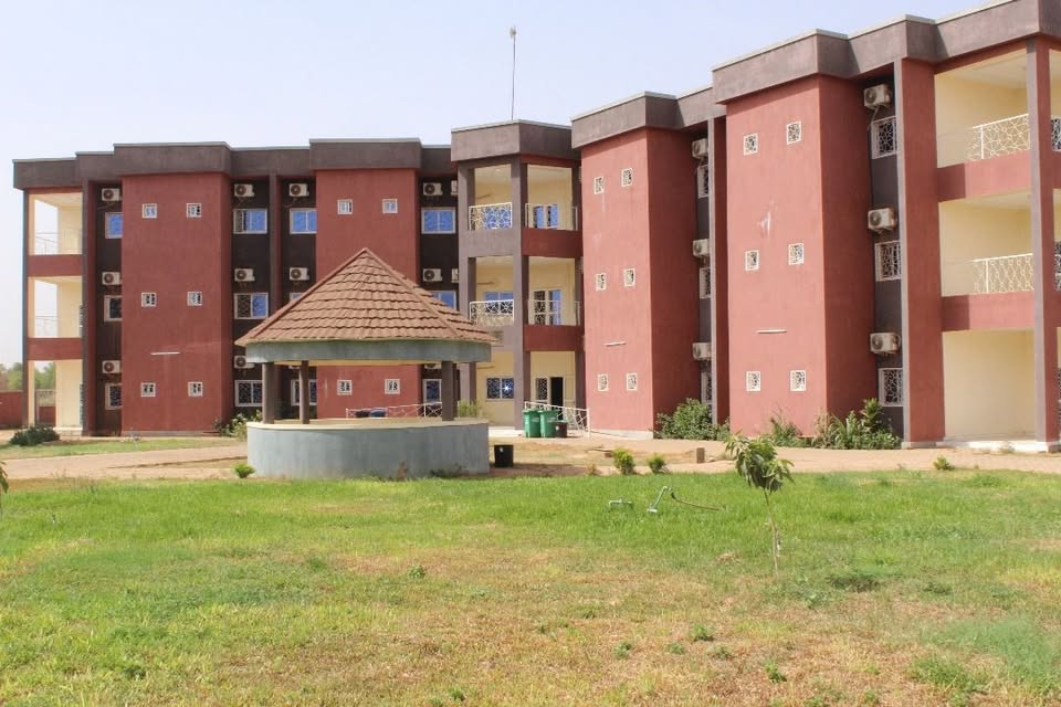 UNIVERSITÉ ABDOU MOUMOUNI